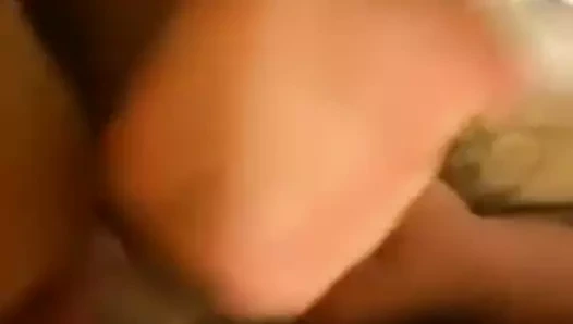 Bir bira şişesiyle yumruklandı