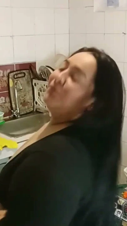 I love fucking my stepmom, she's a very sexy fat girl | Clip 1