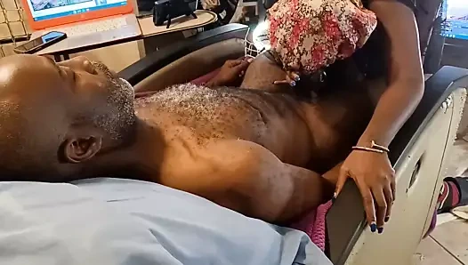 Teksas'ta bir adam - sarkık göğüsler ve bacaklar ayrı ayrı