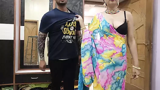 İri göğüslü Hintli üvey anne üvey oğlunun sigarayı bırakmasına yardım ediyor ve ona Hintçe seks zevki veriyor