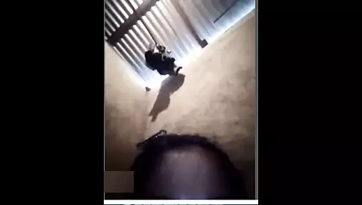 BATHROOM MAIN BAINGAN KE SATH MAJA LETI HUI LADKI