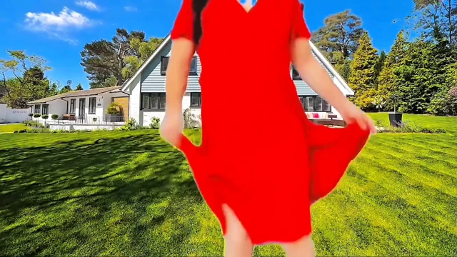Sevimli trans kız sutyen takma yaraklarını oynuyor