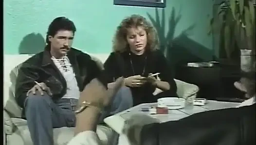 Sarı saçlı MILF askılı