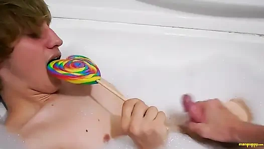 Küvette yaş oyun mastürbasyonu