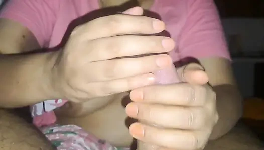 Güzel karım bana mastürbasyon yapıyor