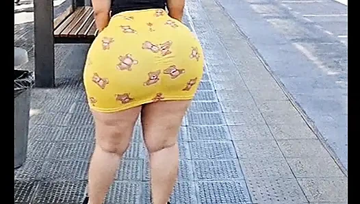 Büyük göt Arjantin'de otobüsü bekliyor