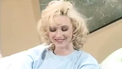 Melanie moore, sıska sarışın tt oğlan bir yapımcı sikikleri