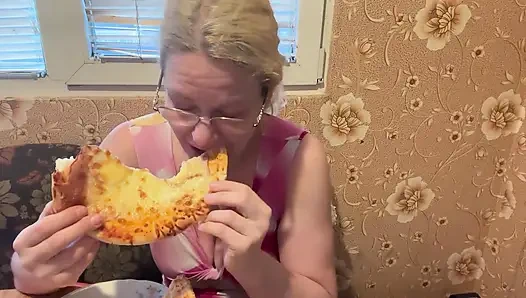 Yeme ve büyük göbek fetişi, geğirme, osurma