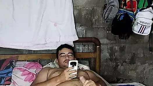 Descubro Ami primo masturbandose y le hago un delicioso oral