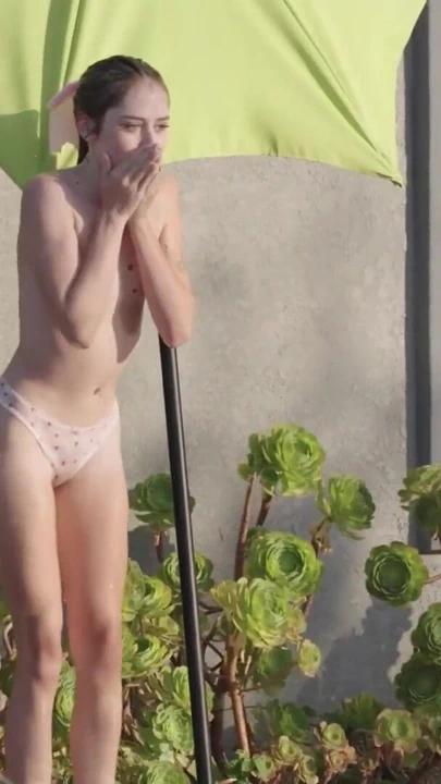 Çılgın vahşi striptiz oyunu gösterisinde ulusal marşı ezberden anma | Klip 3