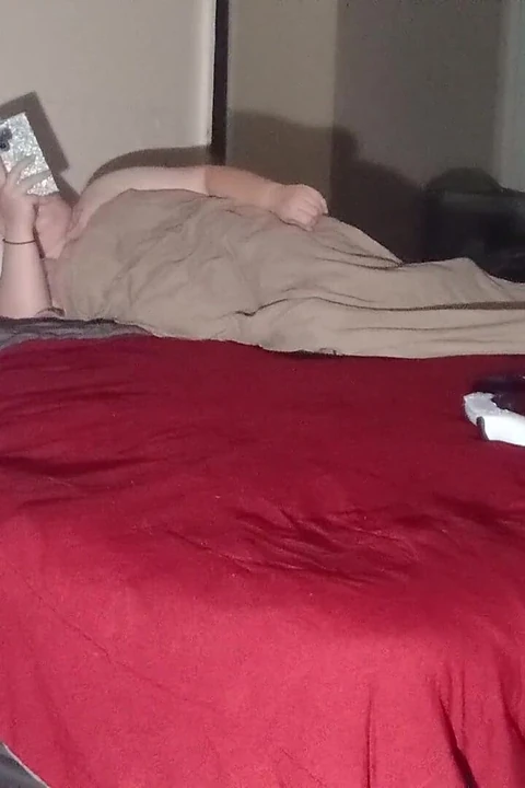 Грязный пирожок для глотки, блин, она сосет, поэтому чертовски хорошо быть одним из лучших в моем топ-5 едоков больших черных членов