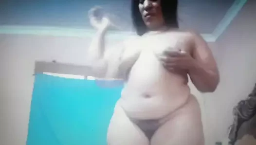 Büyük yumuşak siyah iri güzel kadın