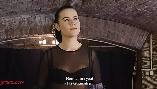 Yeni kız iyi bir itaatkar olmaya hevesli