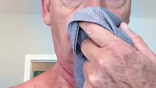 Kirli üvey baba külot kokluyor