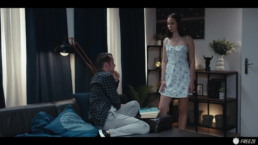 Klon sikişini dondur - Alice Murkovski gerçek hayattaki seks bebeğine dönüşüyor ve amını yediriyor