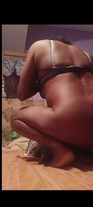 Обнаженная большая задница