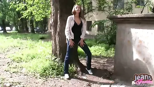 Bu skinny jean'lere zar zor sığabiliyorum