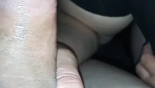 2026'da Békéscsaba'da, Roma eşi Zsanett'in gizli arabası yabancı bir adamı şımartıyor – dolgun dudakları nabızla mükemmel şekilde kapanıyor