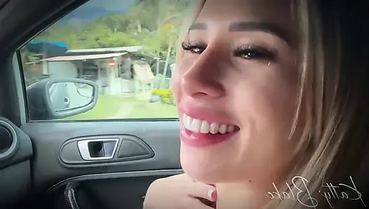 Araba sürülürken bir çekici kamyonun içinde seviştik
