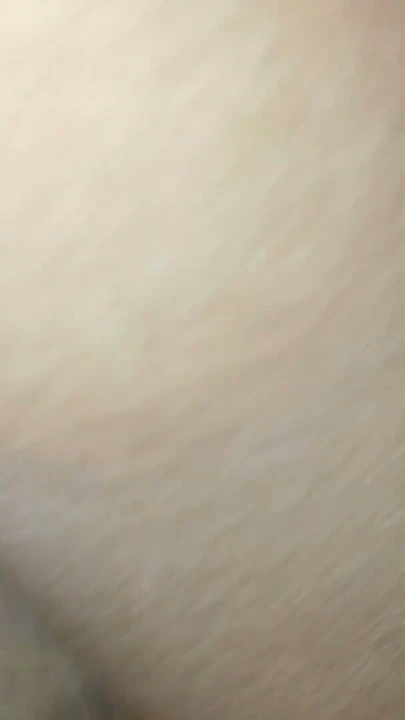 Büyük memeli Hintli orta yaşlı seksi kız kardeş üvey erkek kardeşinin yarağını emiyor ve götten sikiliyor | Klip 2