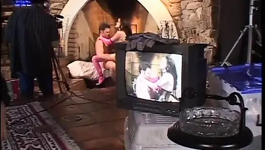 Büyük yarak emiyor seksi amcık yalıyor