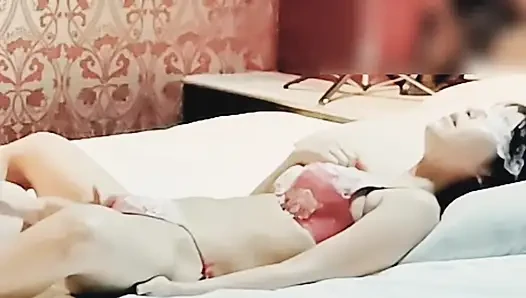 Kırmızı iç çamaşırlı büyük memeli vibratörle boşalıyor ve parmaklıyor. Ev yapımı amatör kişisel fotoğrafçılık kawasaki jk