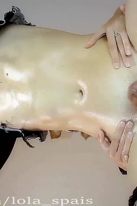 Aç travesti götü sert bir yarak alıyor