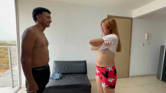 Я показываю игру ножниц на бумаге моей богатой сводной сестре, чтобы я могу трахнуть ее очень жестко и богато с моим огромным пенисом, пока я не отдам ей все свое