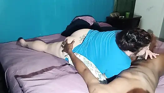 Güzel götlü kalın beyaz pawg'ın bakış açısı döl için o yarağı gırtlağına kadar alıyor, tatmak istediği için çıldırıyor, gırtlağına kadar bir bayan