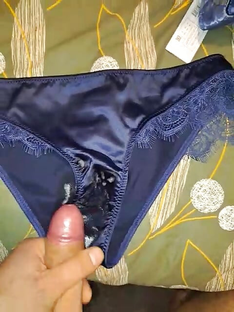 Cum üzerinde ona külot
