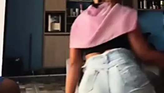 Calcinha marcando da safada