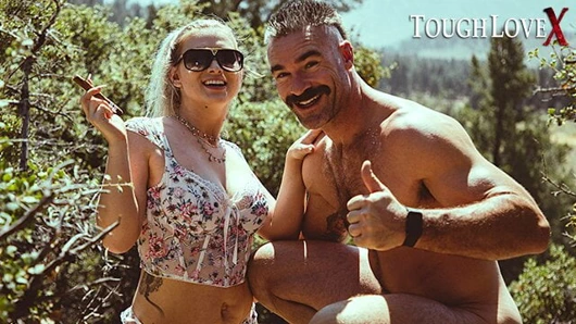 Toughlovex, busty sarışın emily ile sakla ve sikiş