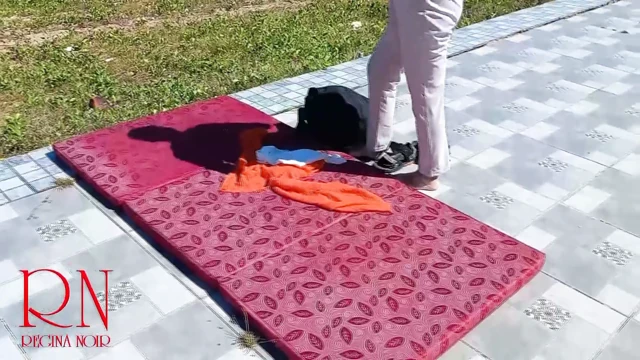 Çıplak plaj. Halk plajında izlerken 318