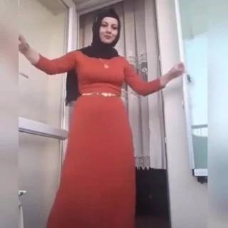 Dans eden türbanlı yengem