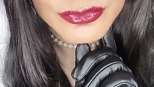 Jessica bir süredir sekreter kıyafetiyle giyinmedi, eminim zonklayan bu xxx'i izliyor