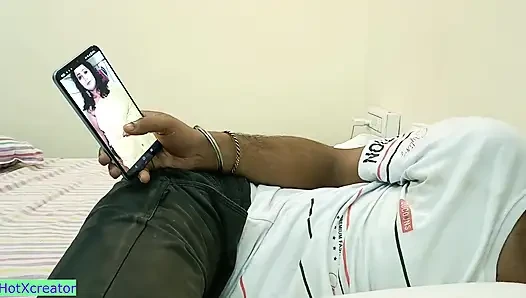 Aldatan kız arkadaş sikişmek için paylaşıldı! Hintli üçlü seks