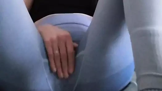 Talimatlı orgazm - milf, o işteyken amıyla oynuyor