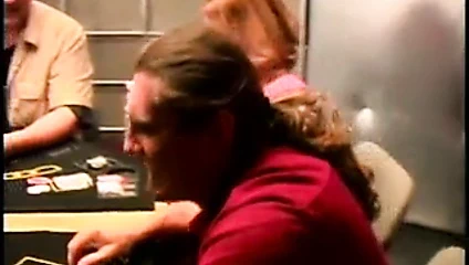 Ateşli hatun poker masasında olgunlaşıyor