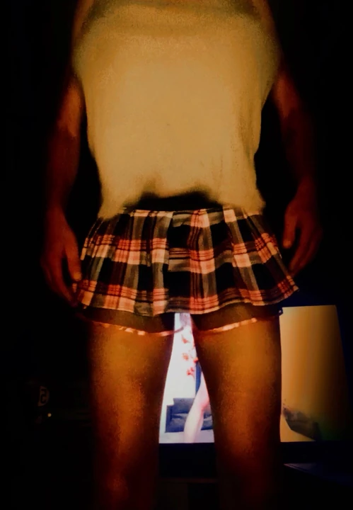 Yeni seksi.. Kısa mini eteğimle ben