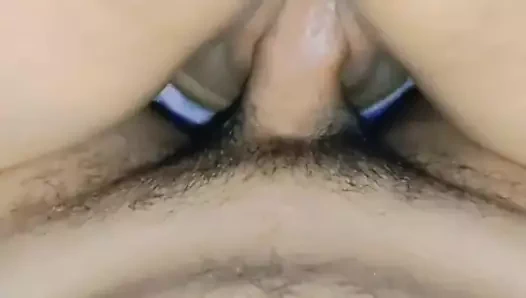 Filipinli üvey anne babası işteyken üvey oğlunu sikiyor