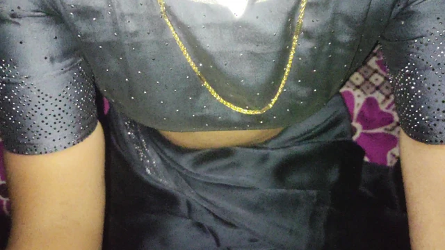 Горячая киска индийской бхабхи хардкорно трахается с бойфрендом, делает минет