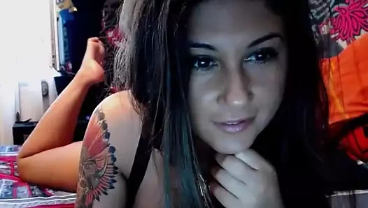 Güzel esmer kız gösteren cam