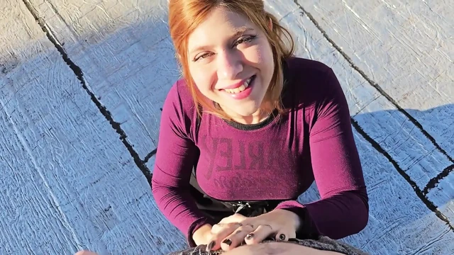 Ateşli hatun seks yapmak istedi, bu yüzden açık havada yaptık