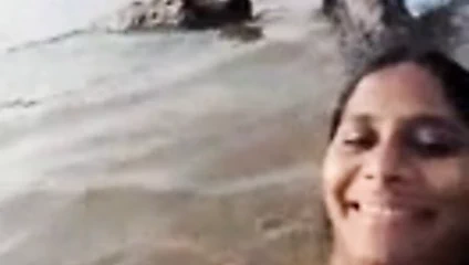 Vay...!! kedi parmaklama, nehir kenarında yalama