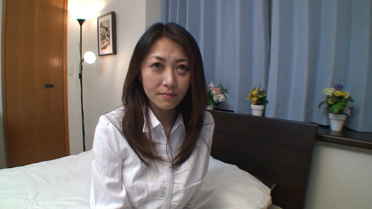 Kıllı Japon olgun yapıyor ona ilk porno video