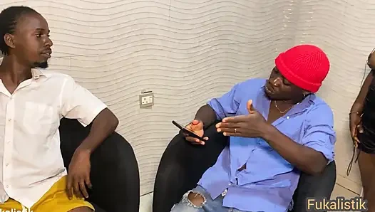 Büyük zenci yarağı komşu oga ev sahibi azgın ev hanımıyla sikişiyor