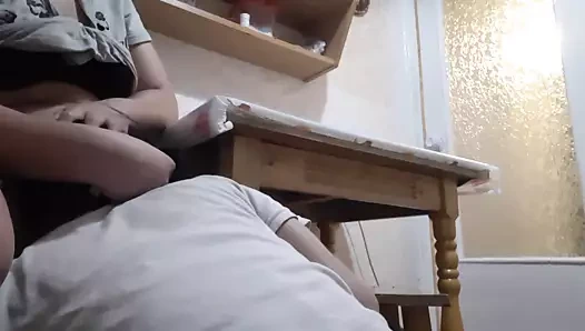 Üvey annem beni mutfakta üvey kızkardeşle yakaladı