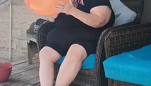 Büyük Güzel Hemşire Vicki'nin Büyük Bir Balonu Patlatma Isteği Var