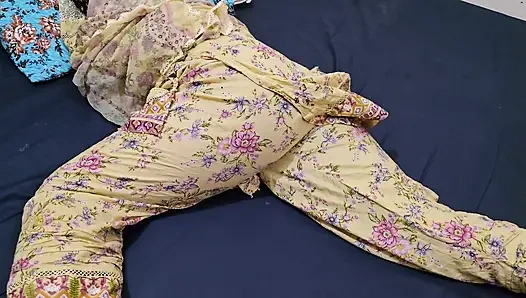 Desi devar azgın yengeyi sikiyor- net Hintçe ses