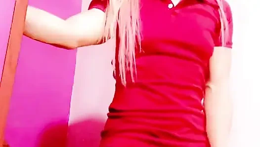 Onu sevdiğini biliyorum seksi kırmızı elbise ve seksi sopalar beni seksi ellerinle deli ediyor ve beni sertçe boşaltıyor